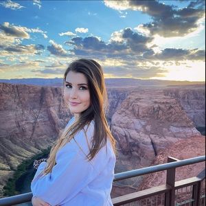 Meet your Posher, Michaela